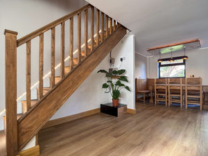 Lounge- click for photo gallery